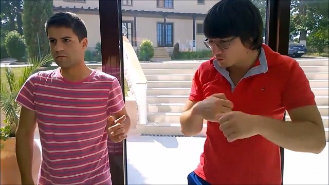 Une mouche fait du breakdance - Supafly breakdancers