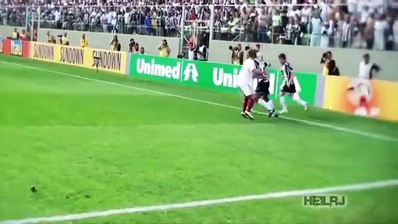 Ronaldinho vs Neymar ● Brazilian DNA Skills