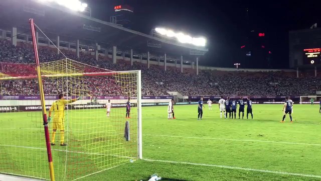 James Rodriguez knows better how handle a free kick! Real Madrid C.F