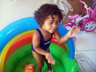 CRIANÇA  CANTA REGIS DANESE, E ANITA SHOW DAS PODEROSAS