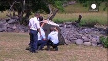 MH370 : des enquêteurs examinent un débris d'avion retrouvé à La Réunion
