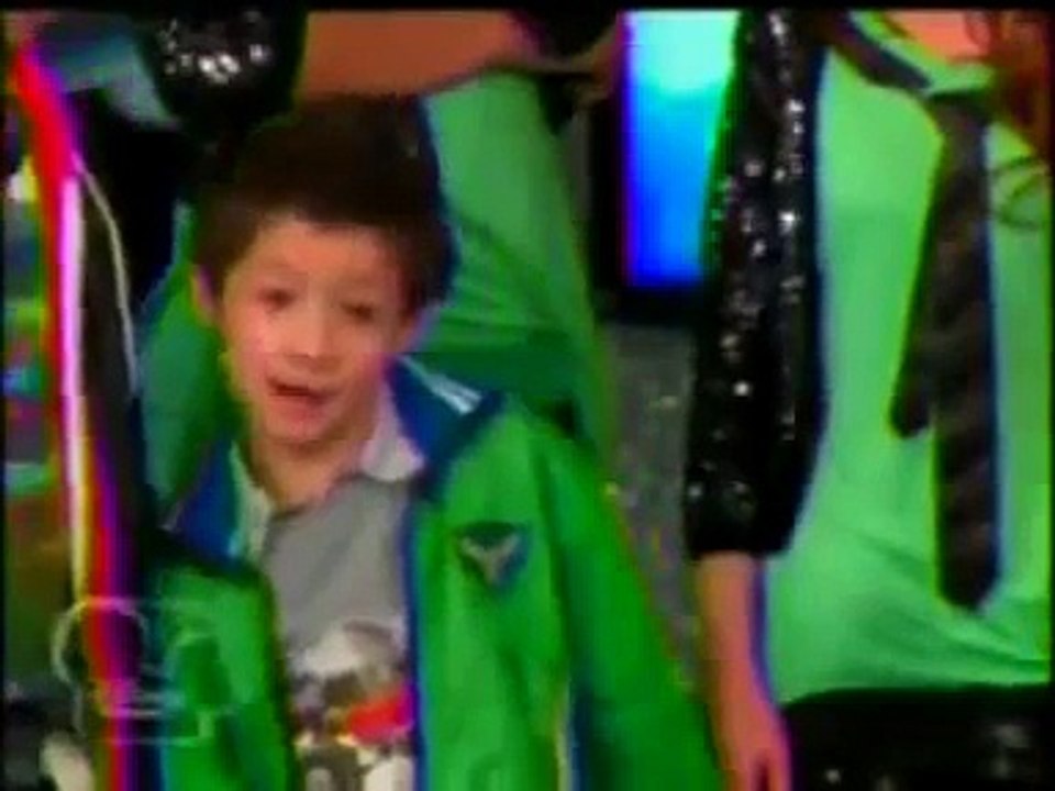 Buena Suerte Charlie + A Todo Ritmo (2-2) (Latino)