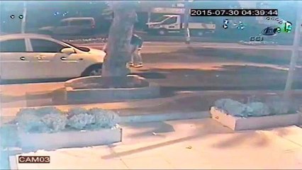 Şimdi de aracı kundaklandı