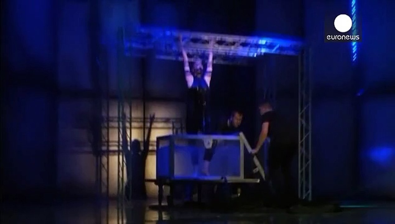 Ertrunken und erlogen: bombastische Zaubershow im Londoner Westend