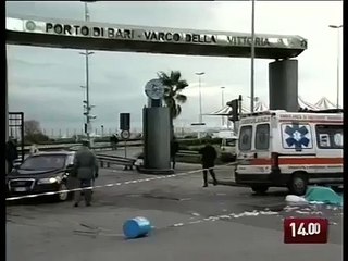 Video herunterladen: TG 19.12.09 Bari, incidente tra un tir ed un motorino: muore un 20enne