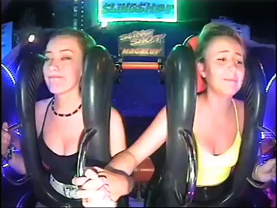 Une fille s'évanouit 2 fois dans un manège Slingshot