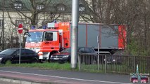 Verkehrsunfall mit eingeklemmter Person - Einsatzfahrten Feuerwehr & Rettungsdienst Wiesbaden
