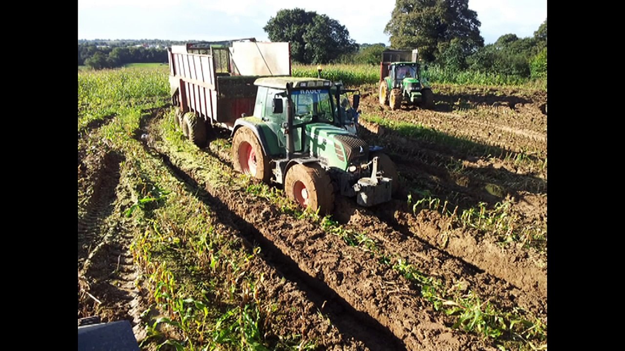 Ensilage de maïs 2012 difficile dans la Manche à la cuma des landes