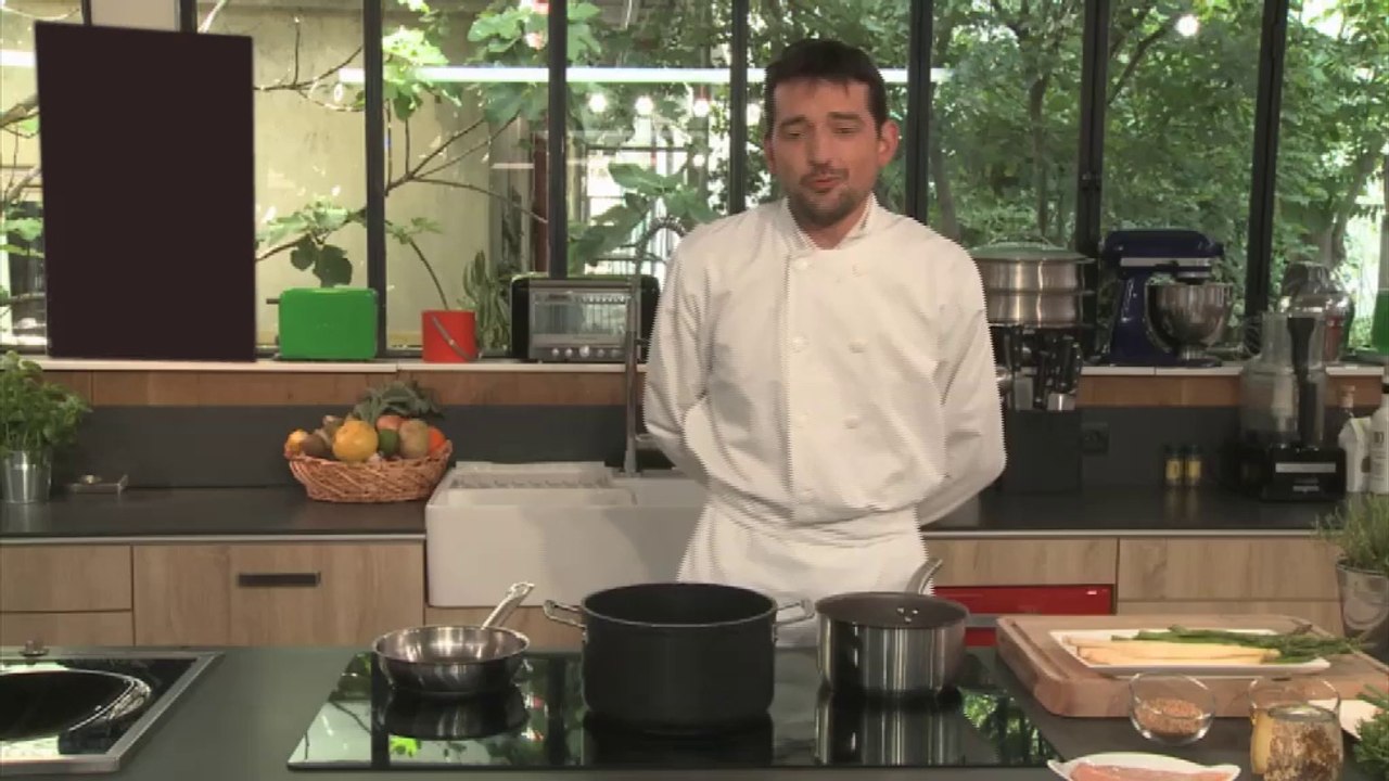 Risotto de petit épeautre, asperges vertes, aiguillettes de volaille et jeunes carottes