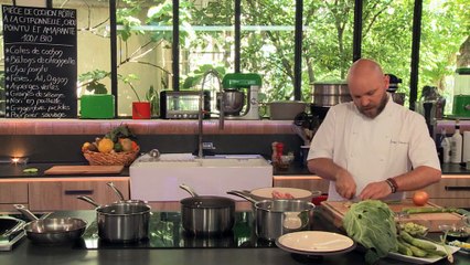 Pièce de cochon rôtie à la citronnelle, chou pointu et chlorophylle d’amarante