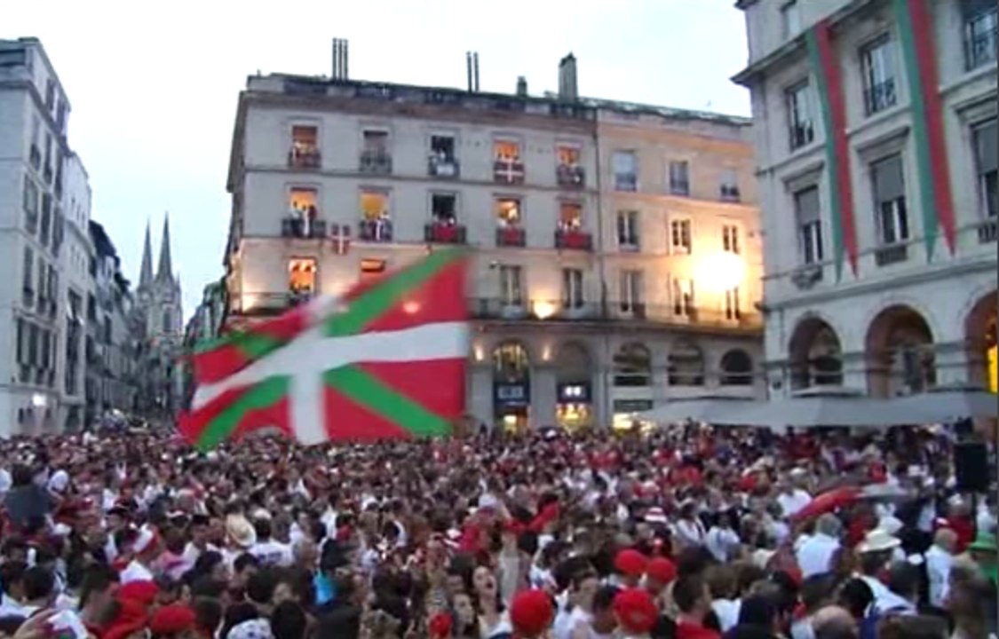 Les fêtes de Bayonne à travers les télés, en 42 secondes