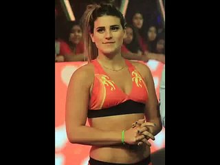 COMBATE cancion de celebracion de Macarena Velez LA MUJER INCREIBLE (NOVIEMBRE)