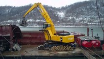 Norris Material Handler Unloading Barge.MOV