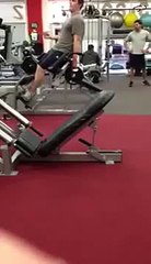 Gym Fail: WTF abs workout lol