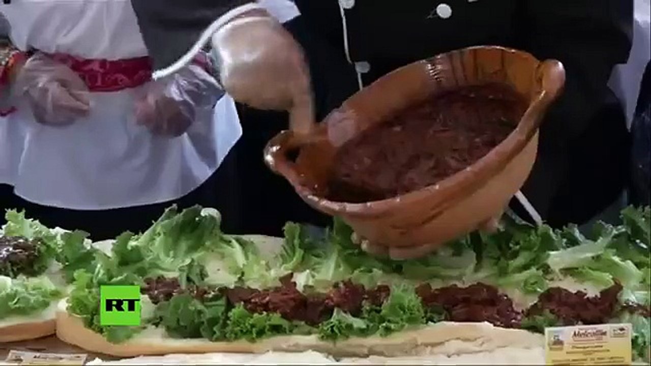 Mira el sándwich de 65 metros que batió récord en México