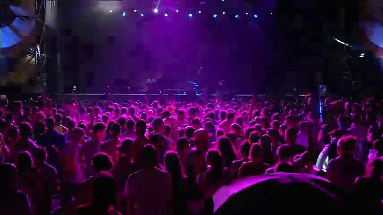 DELAFÉ Y LAS FLORES AZULES LIVE AT ARENAL SOUND 2015