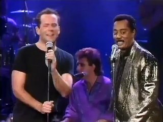 1987 Bruce Willis feat.The Temptations / Under The Boardwalk (Live)