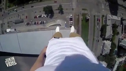 Dudes Do Stunts Off the Edge of Skyscraper _ npmake.com