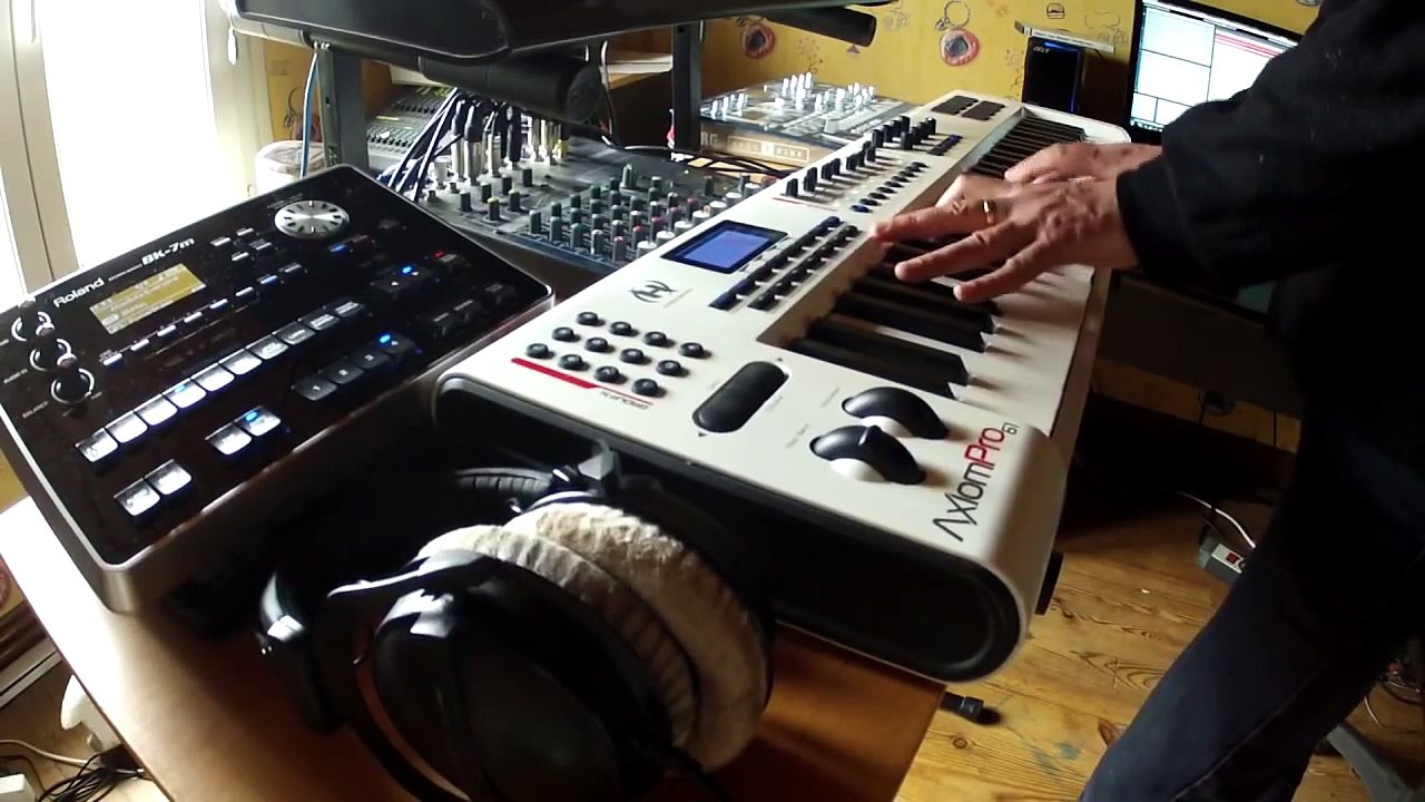 Backing demonstration with Roland BK7m