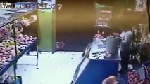 Mira lo que pasó cuando dos hombres intentaron robar un mercado con una escopeta falsa