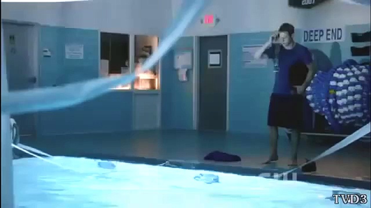 The Vampire Diaries S03.E05 - Bonnie saves UNCONSCIOUS Matt from drowning in pool - (CPR)