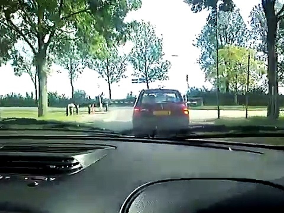 Alfa Romeo 156 2.5 VS Opel Corsa 1.4i