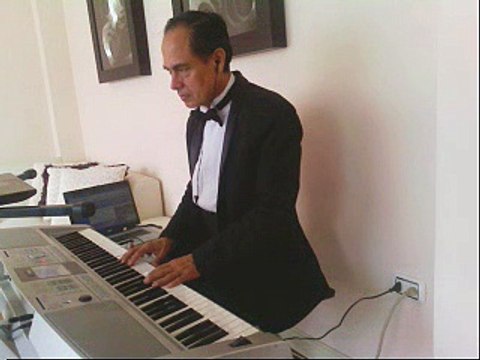 MÚSICA PARA CELEBRAR SU CUMPLEAÑOS PIANISTA ORGANISTA TOCA BOLERO AQUELLOS OJOS VERDES AMENIZA BODAS SHOWERS FIESTAS