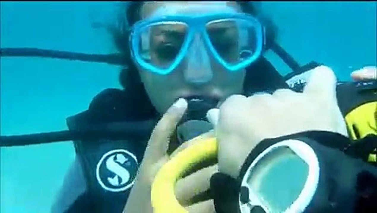 Dana and Omer's Underwater Kiss