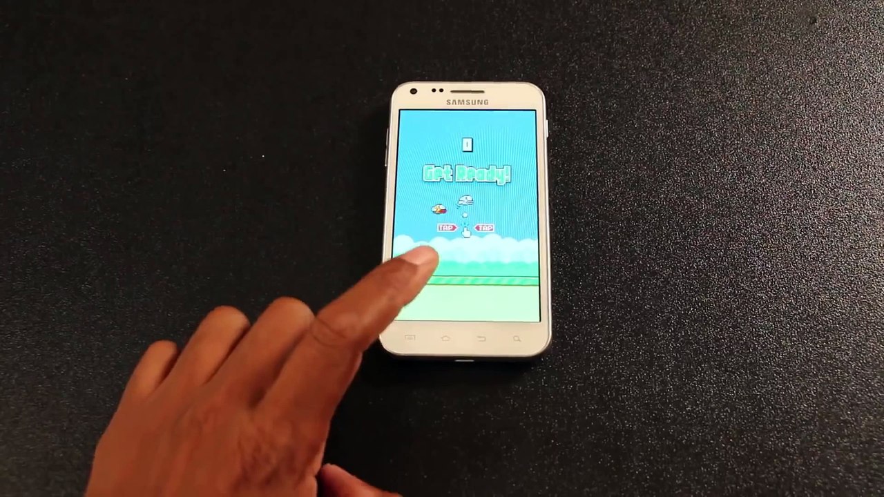 Nổi điên đập điện thoại vì chơi game flappy bird