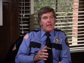 Rosco P. Coltrane (James Best) spins a yarn to the FBI