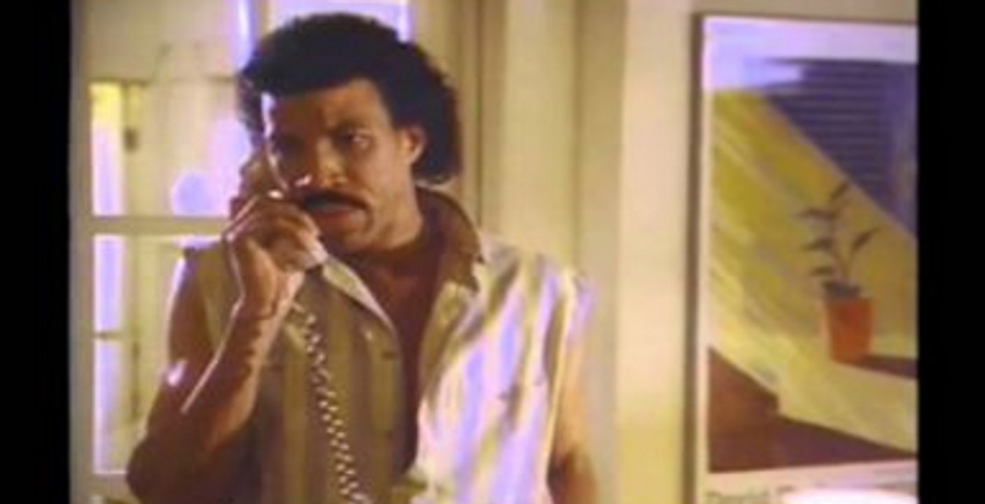 Lionel Richie's 'Hello' Music Video Without Music Is Way Too Creepy