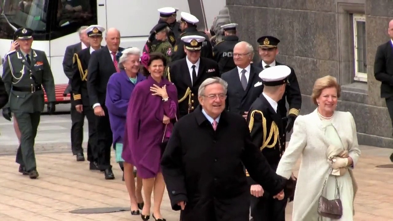 Royal ladies struggle with the wind