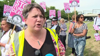 Migrants: petite manifestation dans le sud-est de l'Angleterre