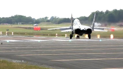 Spectacular Vertical Takeoff MiG-29/МиГ-29 Вертикальный взлёт