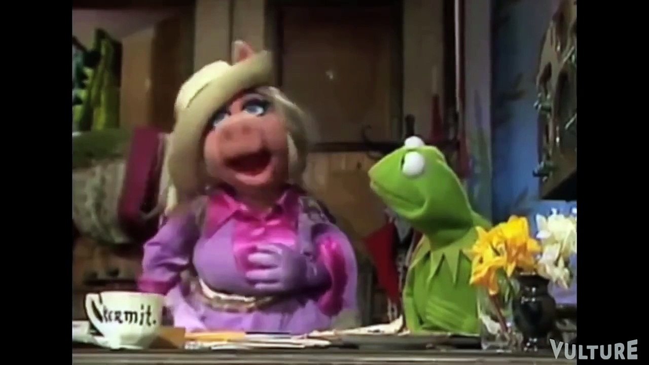 Miss Piggy SLAYS Rihanna's "Bitch Better Have My Money" | Hollyscoop News
