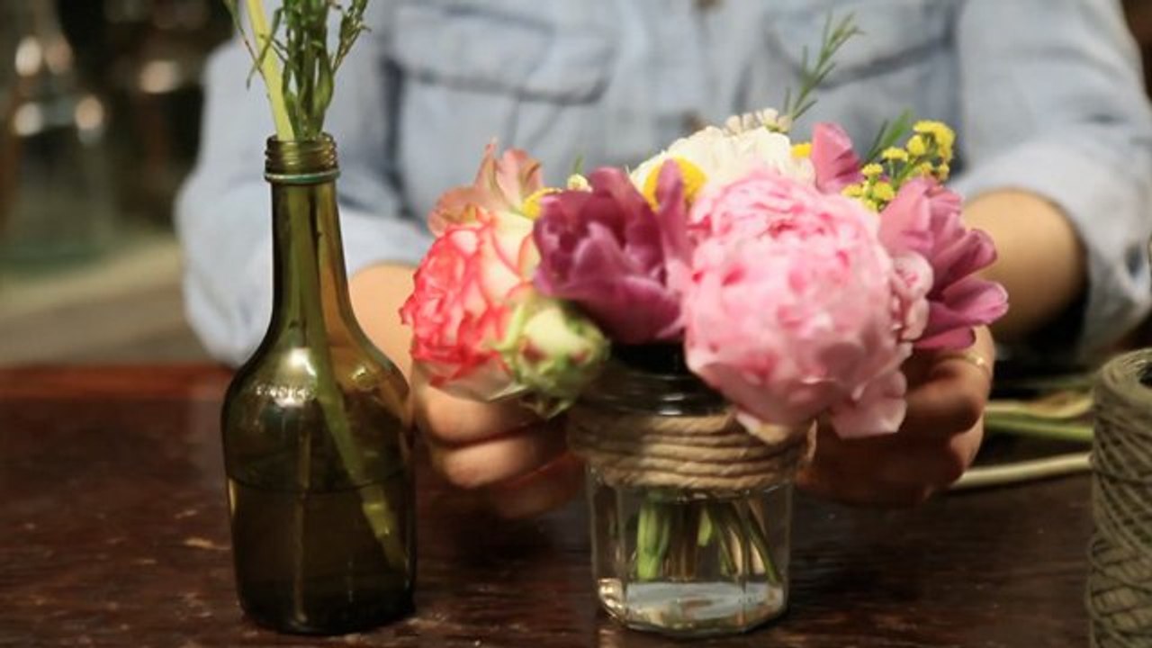 DIY : un centre de table fleuri
