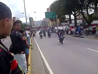 Moto Pirueta Caracas Venezuela entrada de la cota