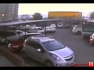 17'nci kattan düştü, hayatta kaldı