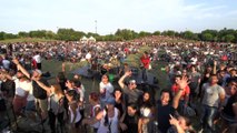 1000 musiciens jouent Learn to Fly des Foo Fighters