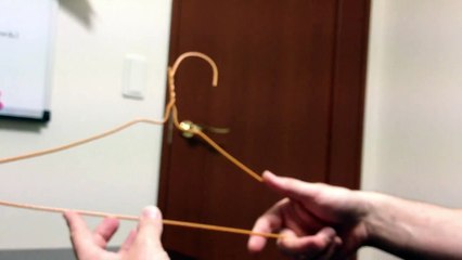 iPad / Tablet: Clothes Hanger Stand - DIY