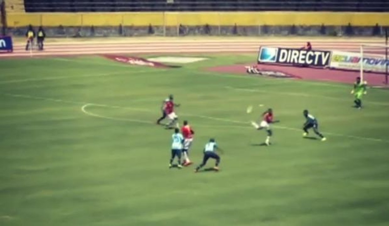 Le but zlatanesque extraordinaire de Luis Bolaños