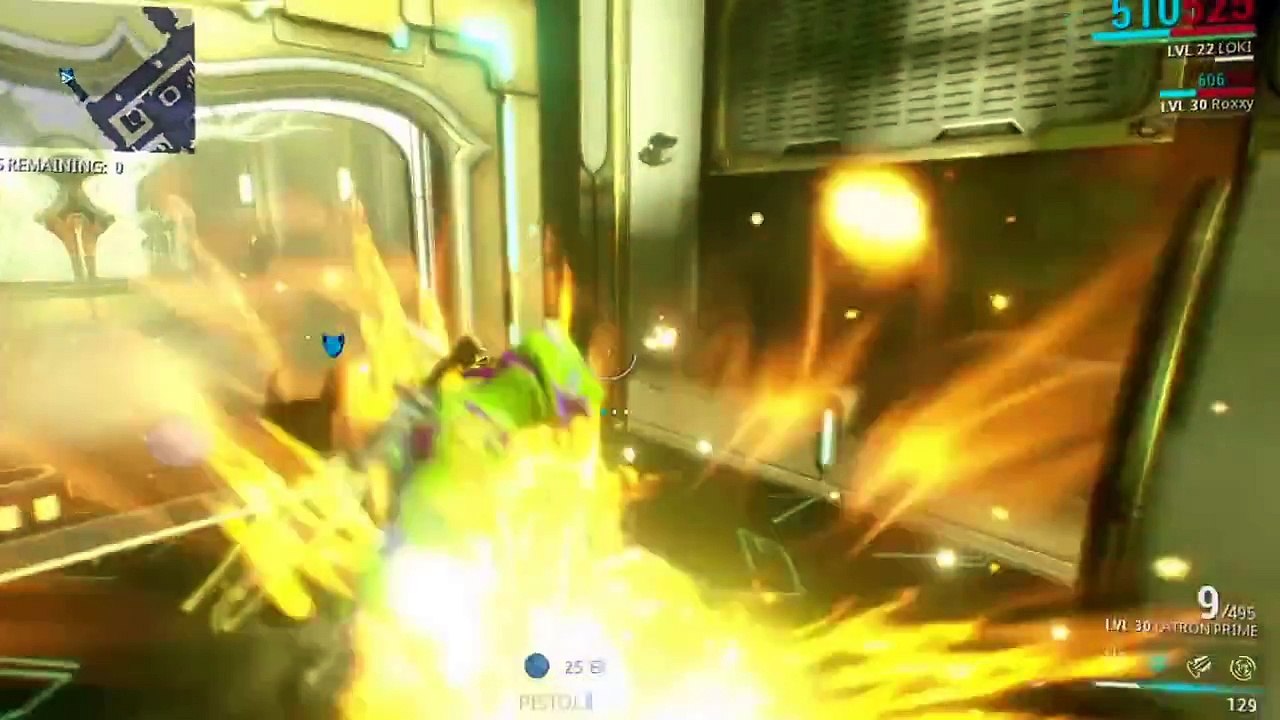Offensive player using Loki warframe