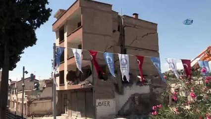 3 katlı bina böyle yıkıldı