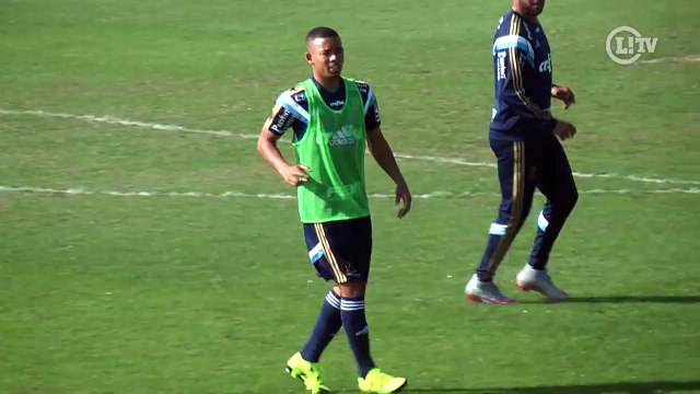 Cabeça afiada! Gabriel Jesus mostra boa pontaria em treino do Palmeiras