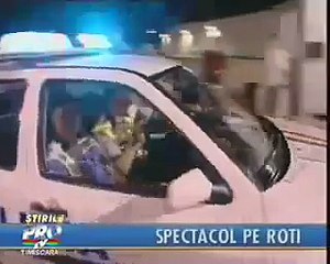 Politisti prosti si umiliti