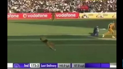 Mitchell Johnson Intential Collusion with Dhoni - Very Bad Cricket Spirit