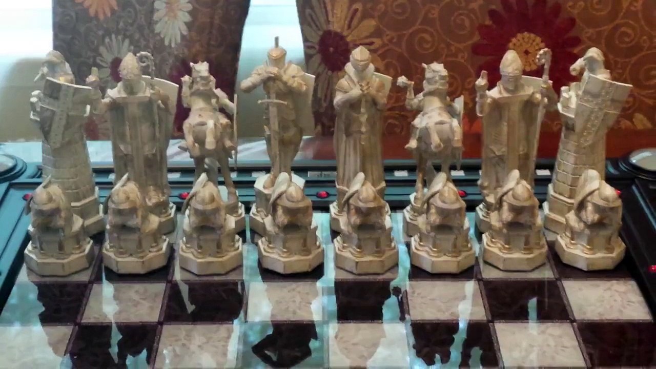Harry potter, wizard chess set (read description)