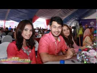 DYMM Sultan Johor bersama Farid Kamil, David Teo, Shima Anuar & Fazreen Fazera