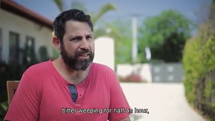 Hombre sorprendió a su familia afeitándose luego de 14 años con barba