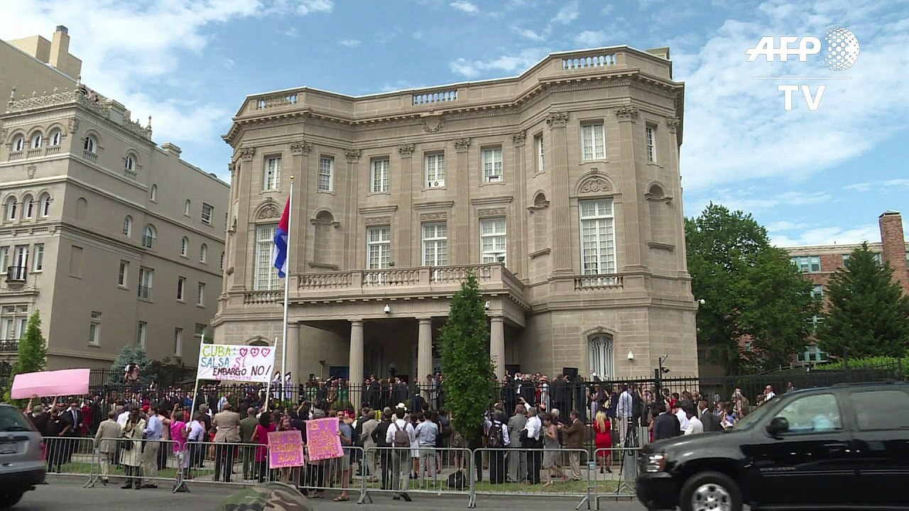 Para Hillary Clinton, embargo à Cuba deve acabar definitivamente